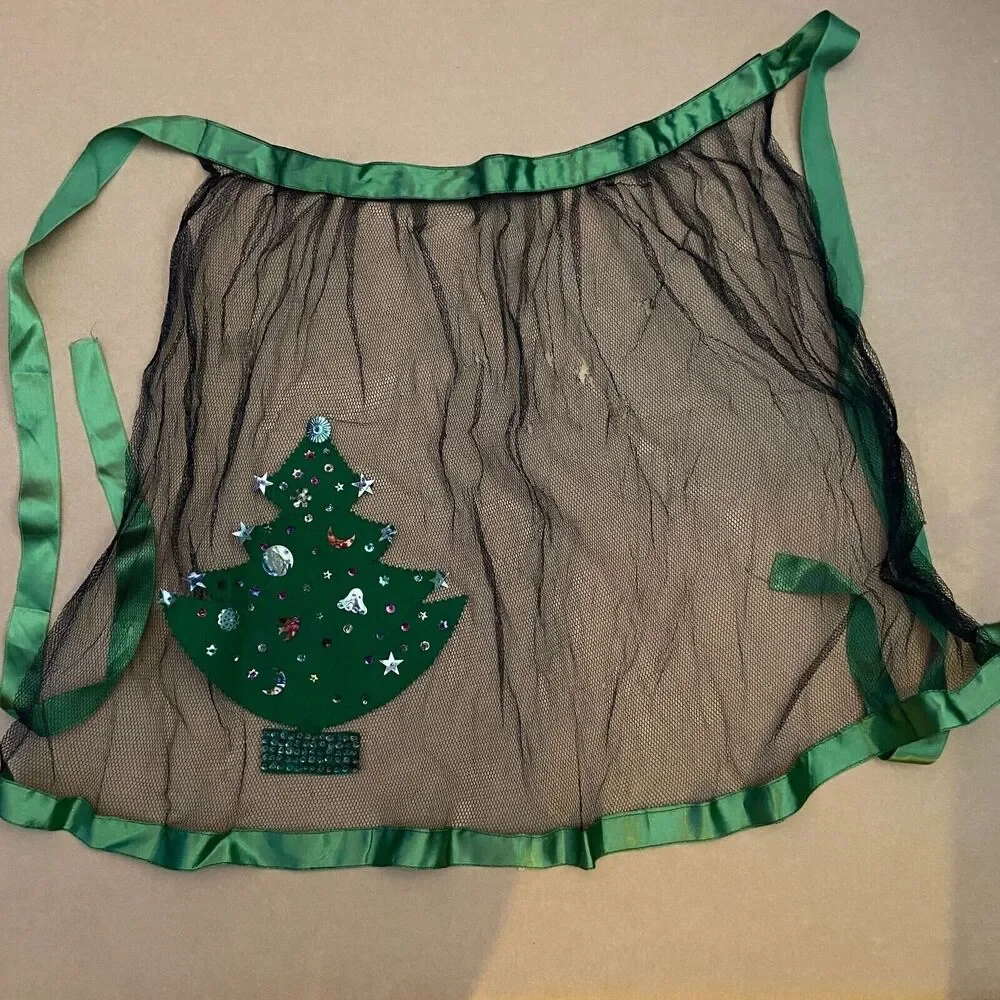 #5996 Christmas apron with Christmas tree on front